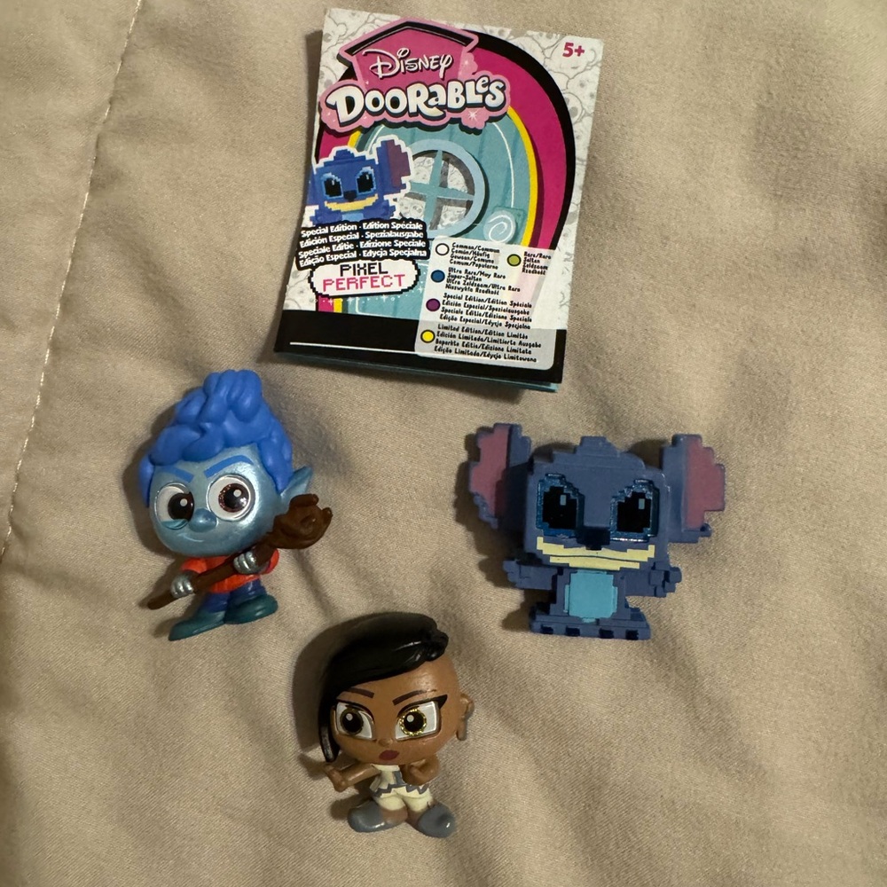 Disney Doorables Pixel Perfect Set - Blue, Red, and Black